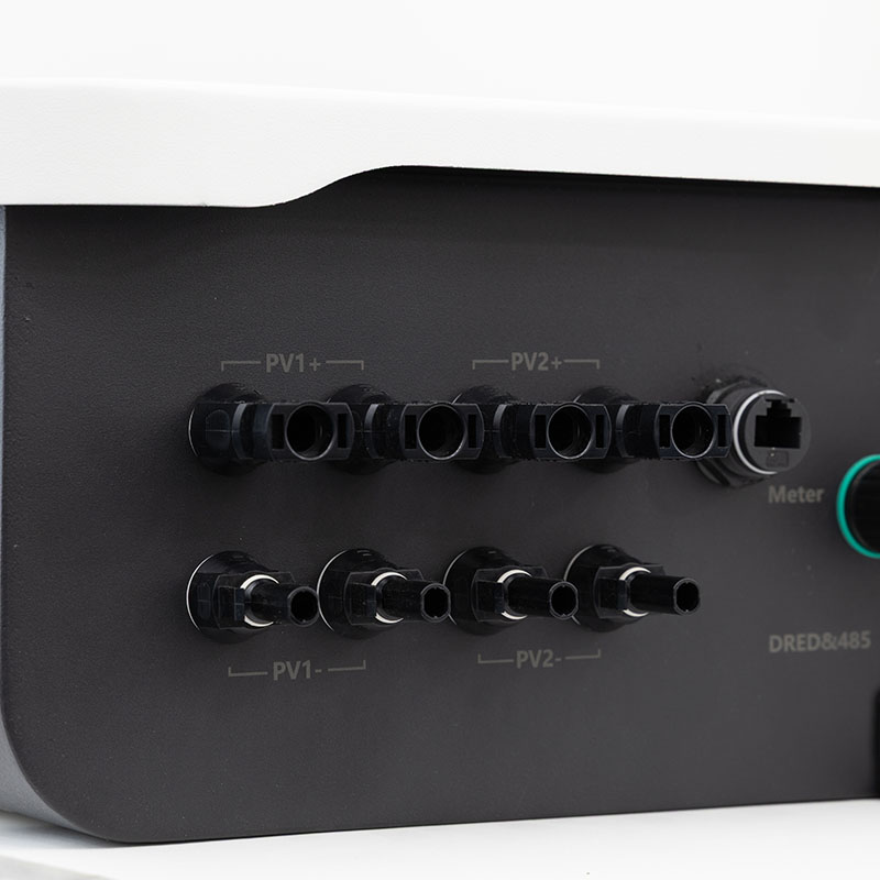 Onduleur solaire compact triphasé 220 V relié au réseau pour systèmes photovoltaïques de capacité moyenne